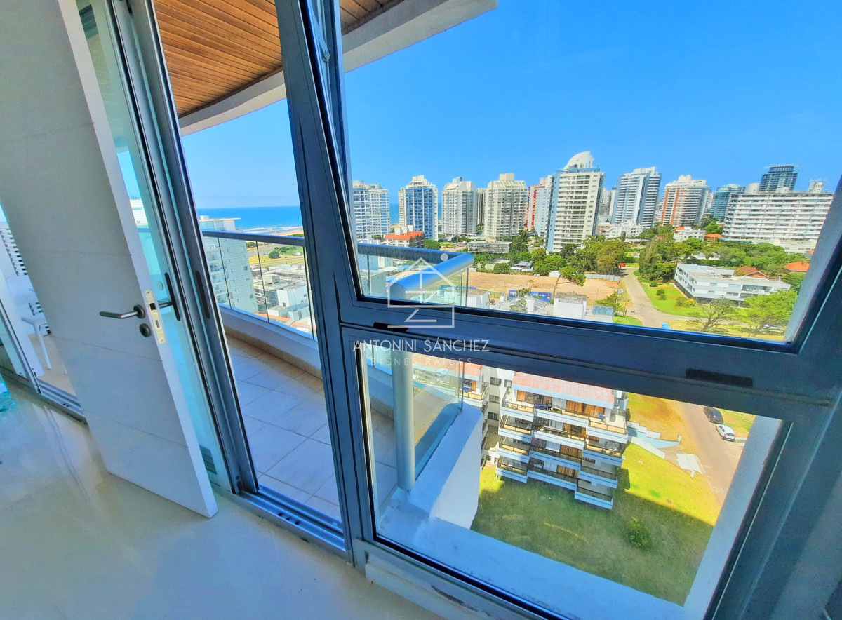Apartamento ID.2362 - Brava, piso alto, 2 dorm, losa radiante. Full amenities.