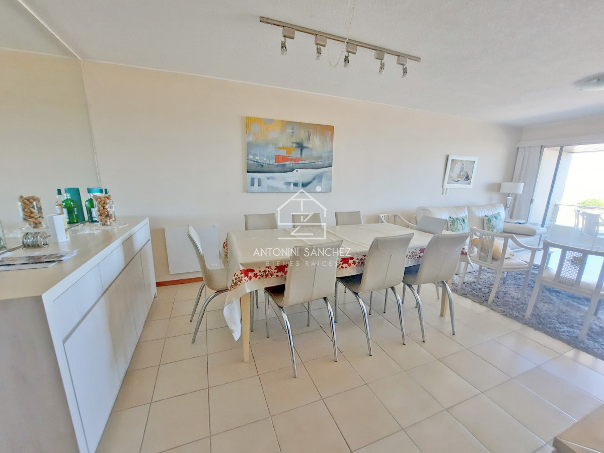 Apartamento ID.2357 - Brava, primera fila, todo al frente. 2 dorm. Garaje