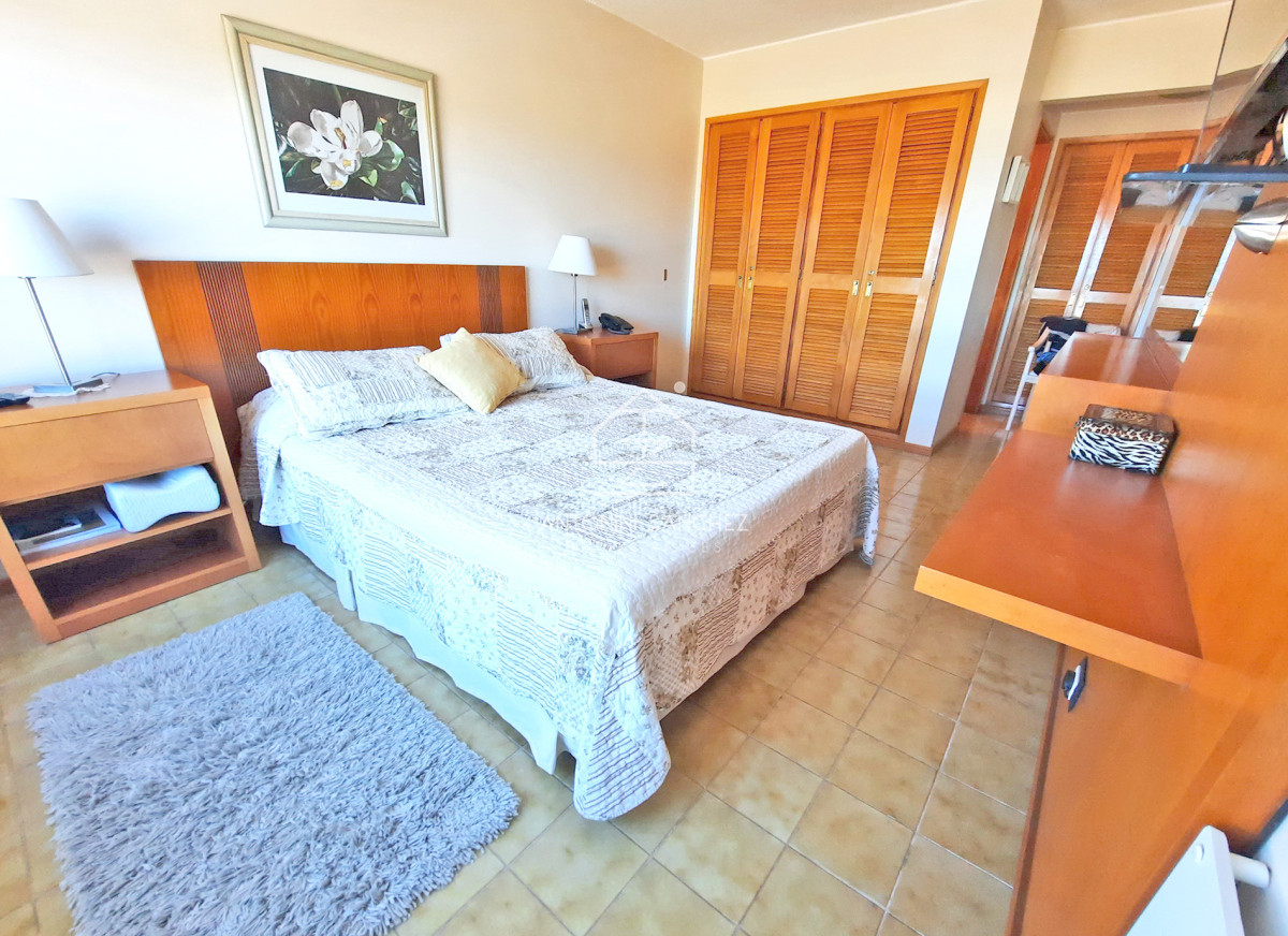 Apartamento ID.2357 - Brava, primera fila, todo al frente. 2 dorm. Garaje