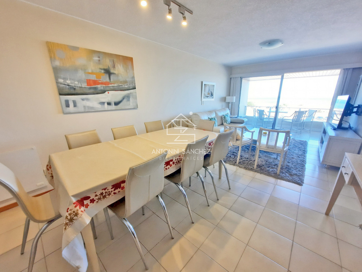 Apartamento ID.2357 - Brava, primera fila, todo al frente. 2 dorm. Garaje