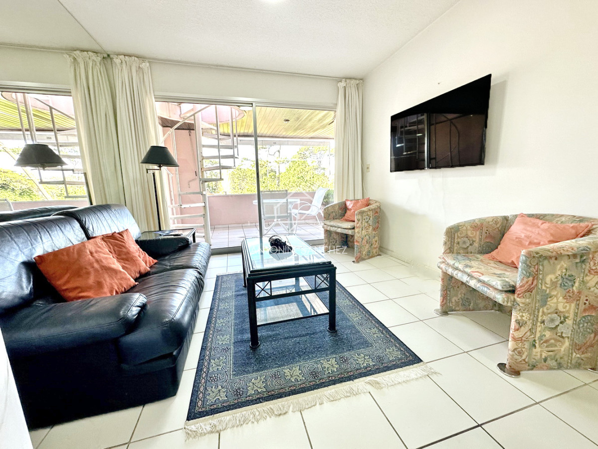 Apartamento ID.2363 - REBAJADO!! Dúplex con barbacoa propia. 3 dorm. Garaje, mucamas. Bajos gastos.