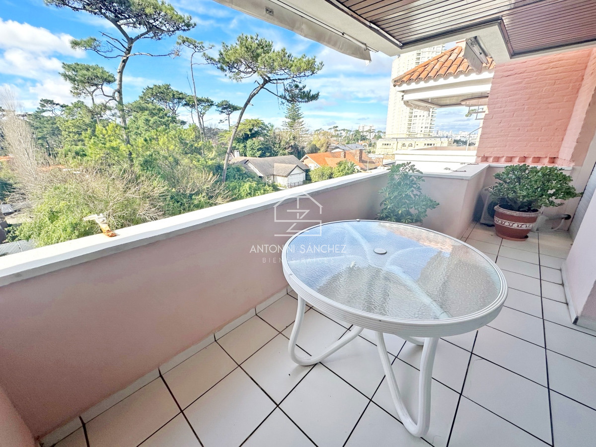 Apartamento ID.2363 - REBAJADO!! Dúplex con barbacoa propia. 3 dorm. Garaje, mucamas. Bajos gastos.