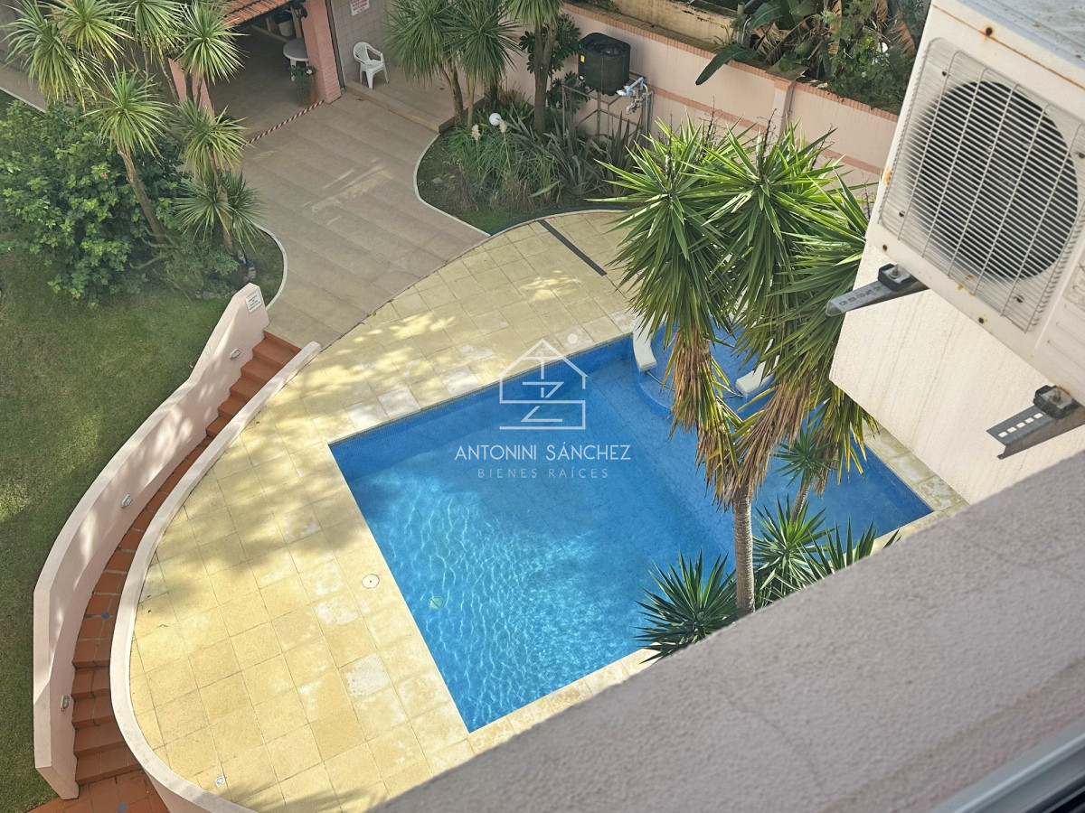 Apartamento ID.2363 - REBAJADO!! Dúplex con barbacoa propia. 3 dorm. Garaje, mucamas. Bajos gastos.