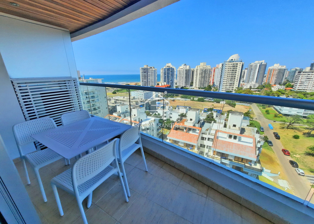 Apartamento ID.2362 - Brava, piso alto, 2 dorm, losa radiante. Full amenities.