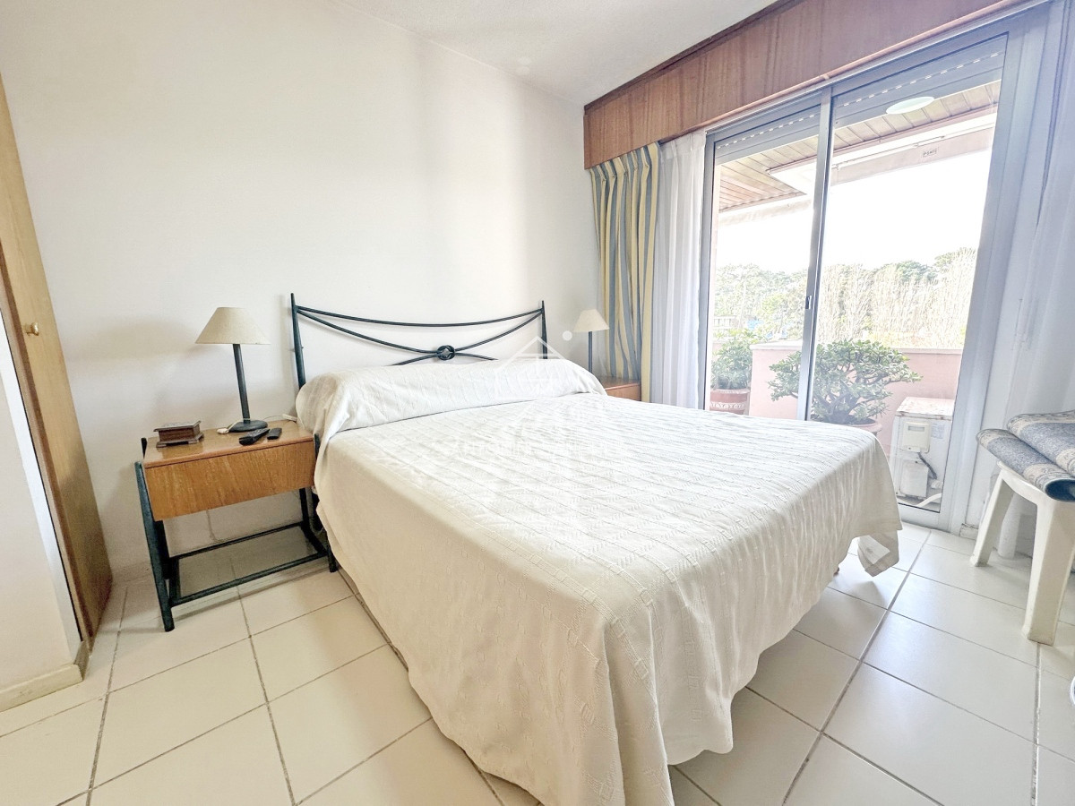 Apartamento ID.2363 - REBAJADO!! Dúplex con barbacoa propia. 3 dorm. Garaje, mucamas. Bajos gastos.