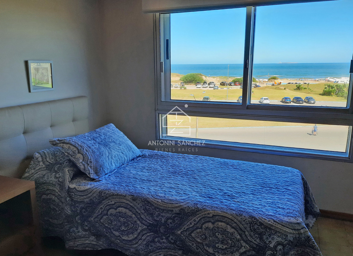 Apartamento ID.2357 - Brava, primera fila, todo al frente. 2 dorm. Garaje