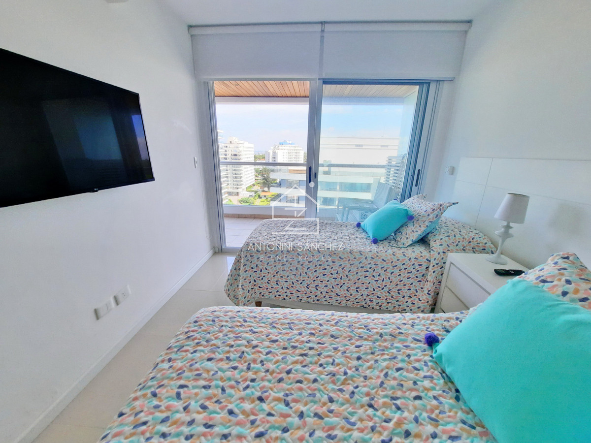Apartamento ID.2362 - Brava, piso alto, 2 dorm, losa radiante. Full amenities.