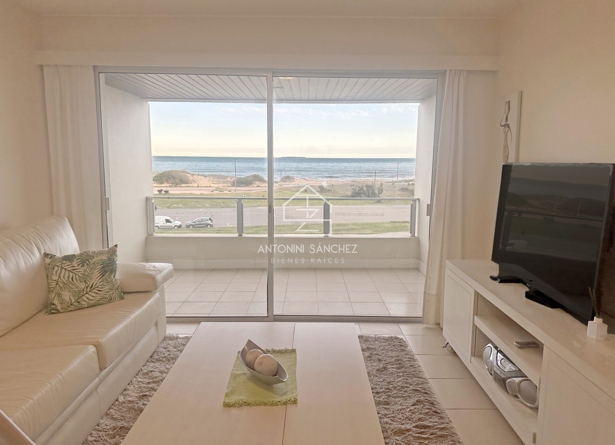 Apartamento ID.2357 - Brava, primera fila, todo al frente. 2 dorm. Garaje