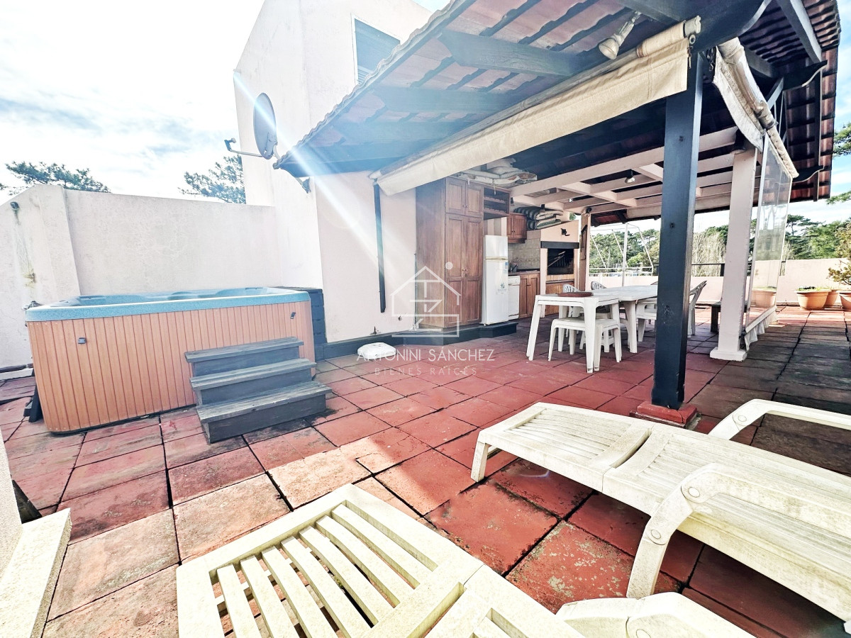 Apartamento ID.2363 - REBAJADO!! Dúplex con barbacoa propia. 3 dorm. Garaje, mucamas. Bajos gastos.