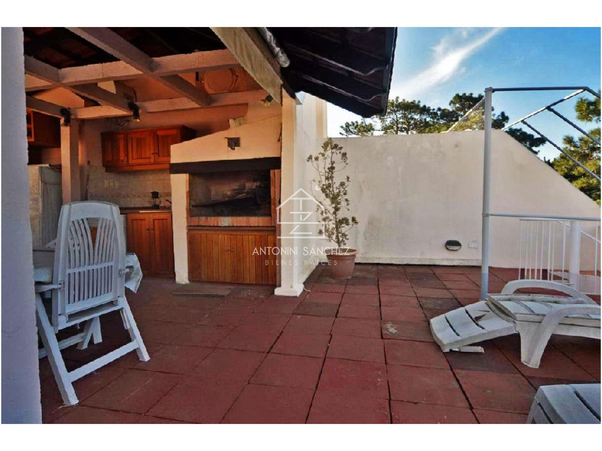 Apartamento ID.2363 - REBAJADO!! Dúplex con barbacoa propia. 3 dorm. Garaje, mucamas. Bajos gastos.