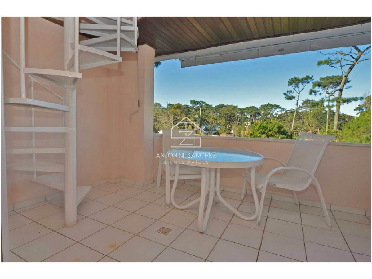 Apartamento ID.2363 - REBAJADO!! Dúplex con barbacoa propia. 3 dorm. Garaje, mucamas. Bajos gastos.