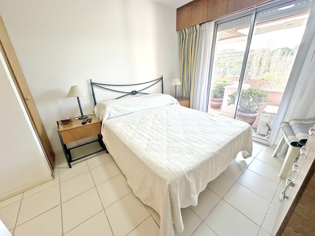 Apartamento ID.2363 - REBAJADO!! Dúplex con barbacoa propia. 3 dorm. Garaje, mucamas. Bajos gastos.