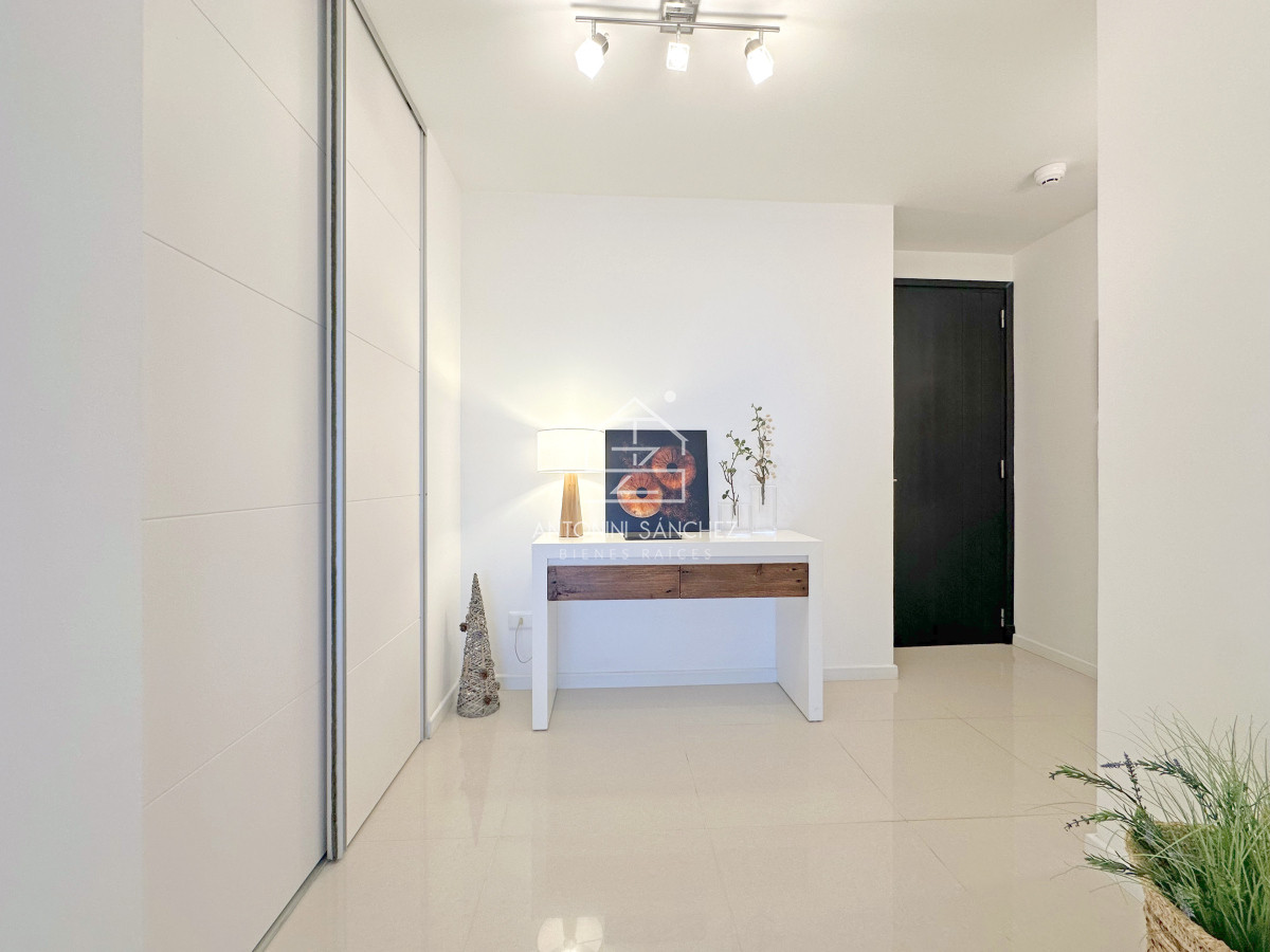 Apartamento ID.2362 - Brava, piso alto, 2 dorm, losa radiante. Full amenities.