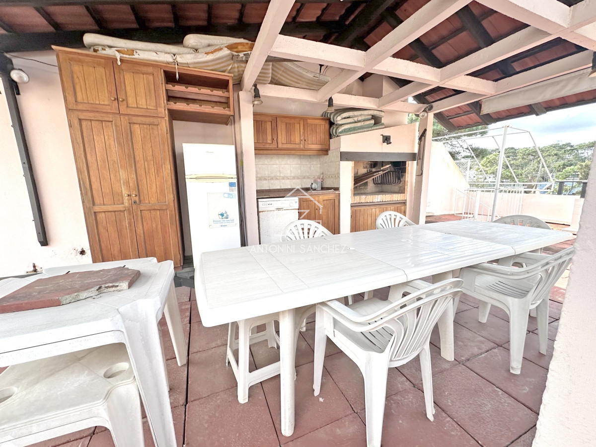 Apartamento ID.2363 - REBAJADO!! Dúplex con barbacoa propia. 3 dorm. Garaje, mucamas. Bajos gastos.