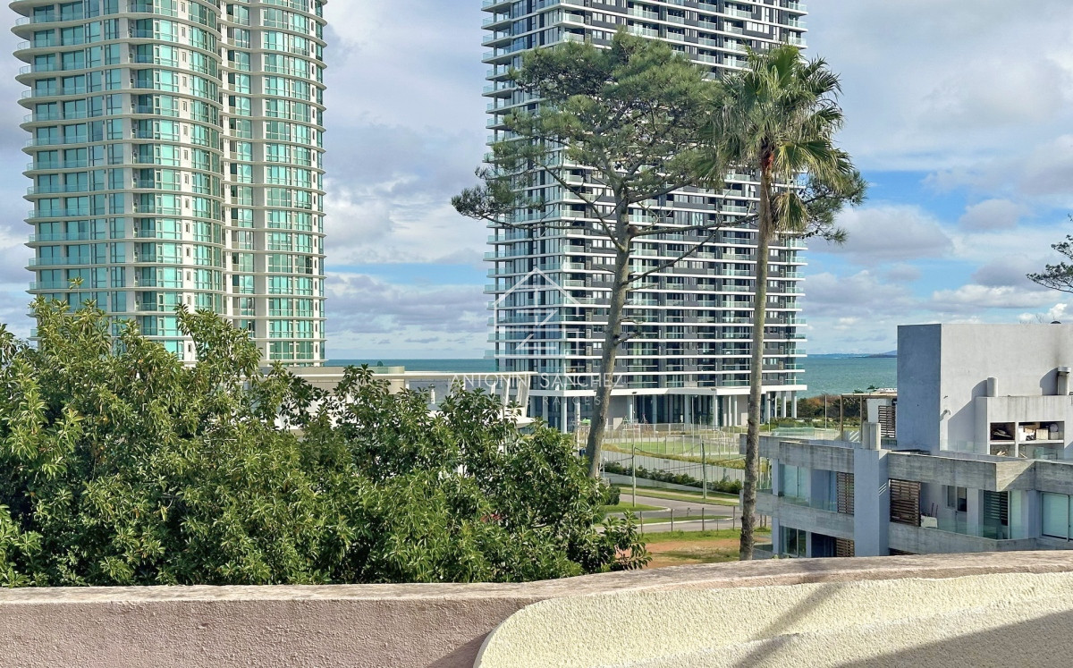 Apartamento ID.2363 - REBAJADO!! Dúplex con barbacoa propia. 3 dorm. Garaje, mucamas. Bajos gastos.