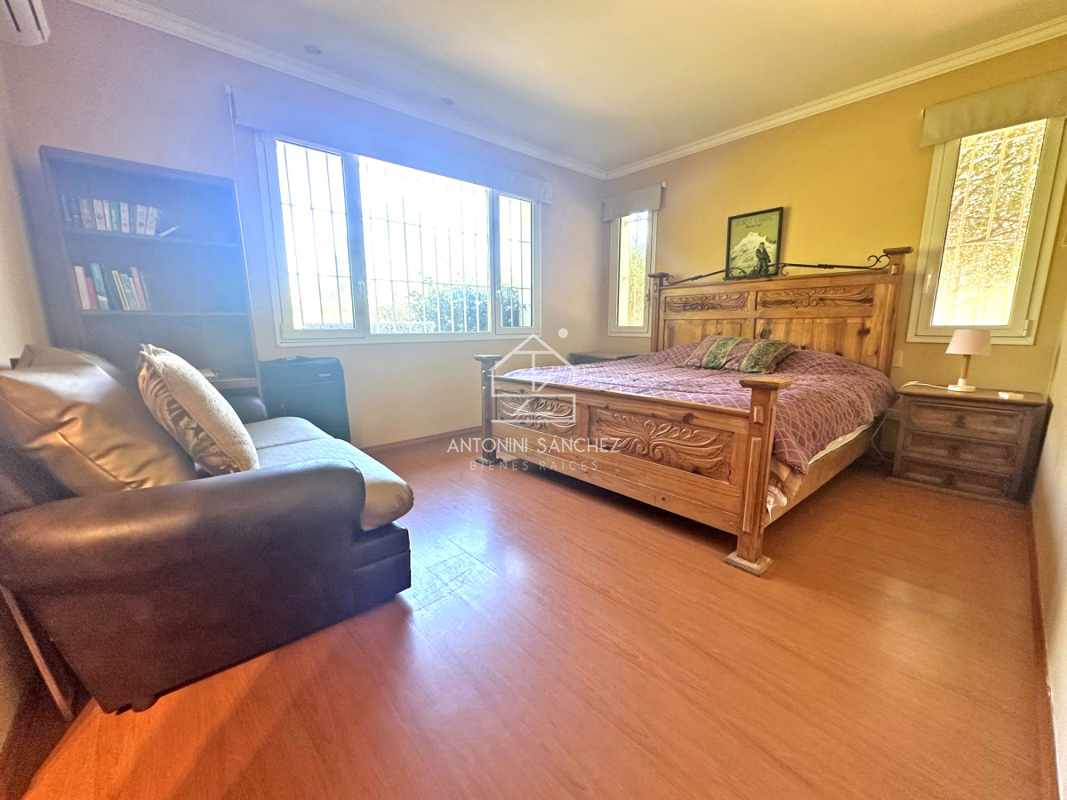 Casa ID.2302 - Mansión en alquiler, 565 m2 construidos, piscina climatizada.