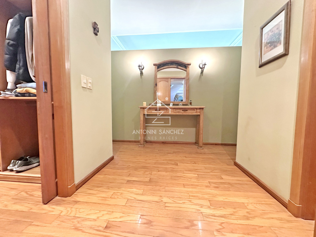 Casa ID.2302 - Mansión en alquiler, 565 m2 construidos, piscina climatizada.