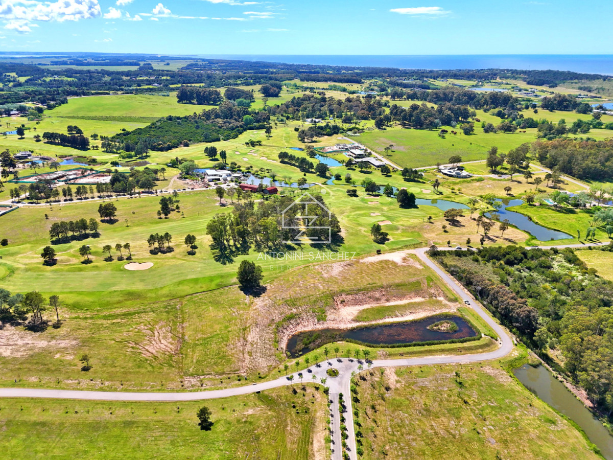 Terreno ID.2298 - Pueblo Mío Golf, lote frente al campo de golf.
