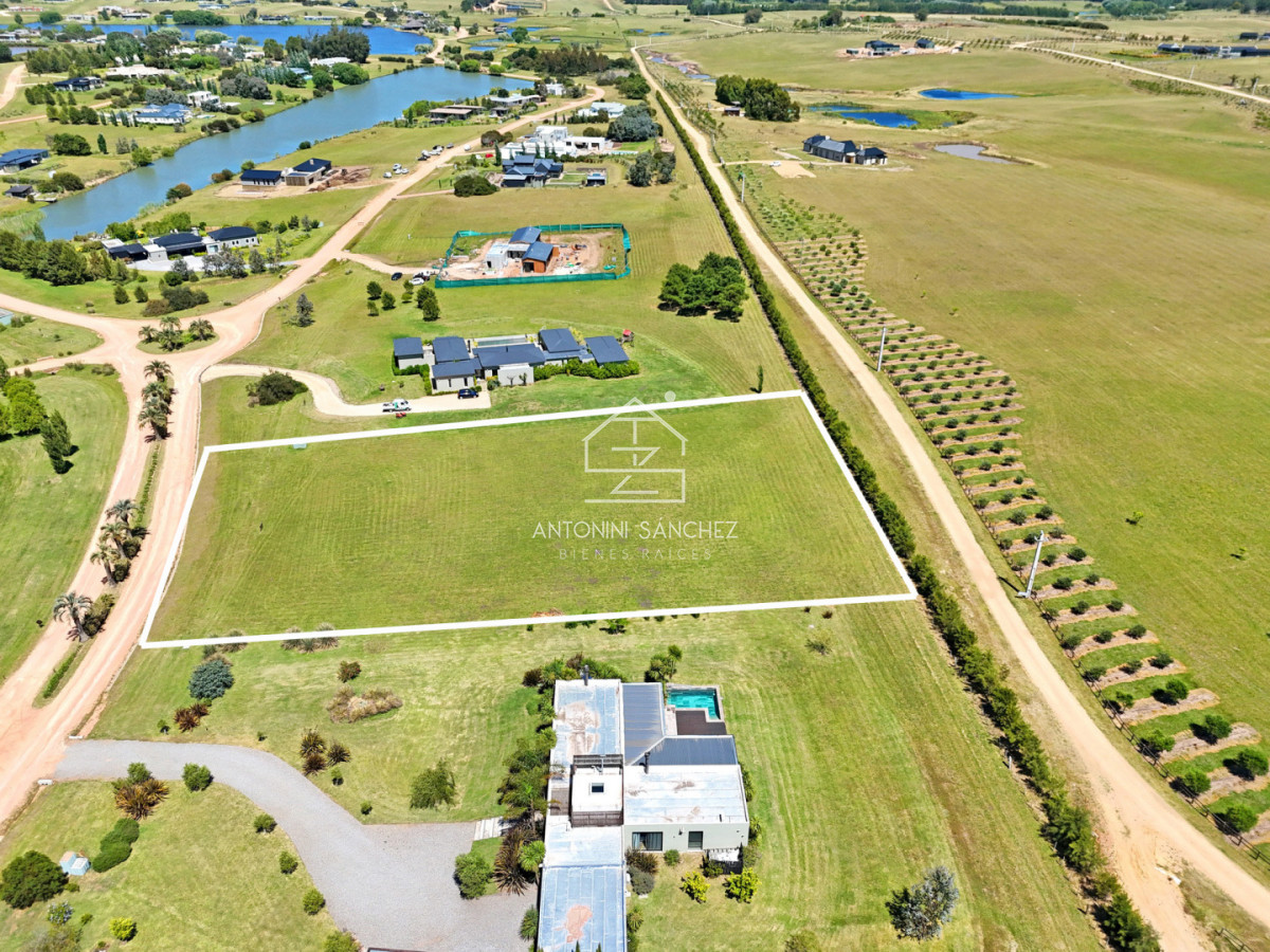 Terreno ID.2297 - Barrio Privado, Pueblo Mio. Lote 2. Orientación NORTE