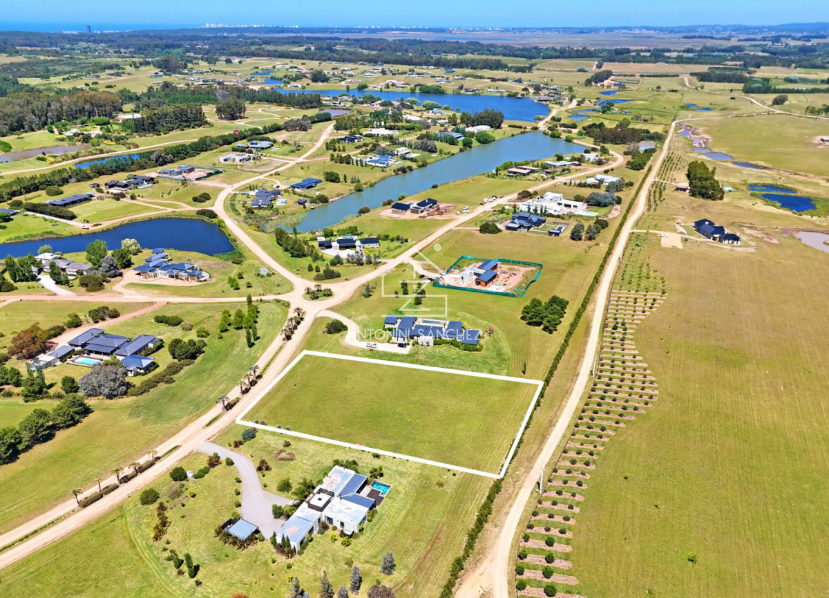 Terreno ID.2297 - Barrio Privado, Pueblo Mio. Lote 2. Orientación NORTE