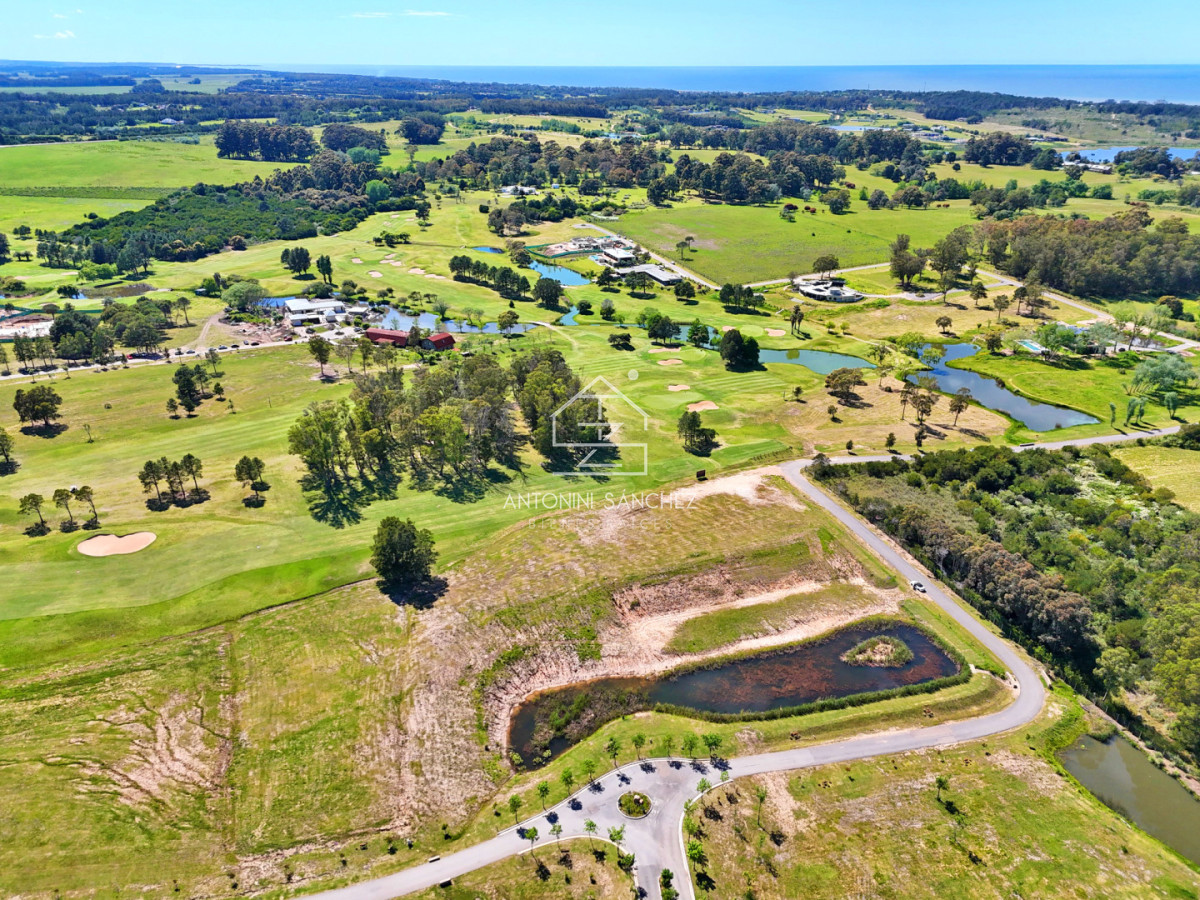 Terreno ID.2298 - Pueblo Mío Golf, lote frente al campo de golf.