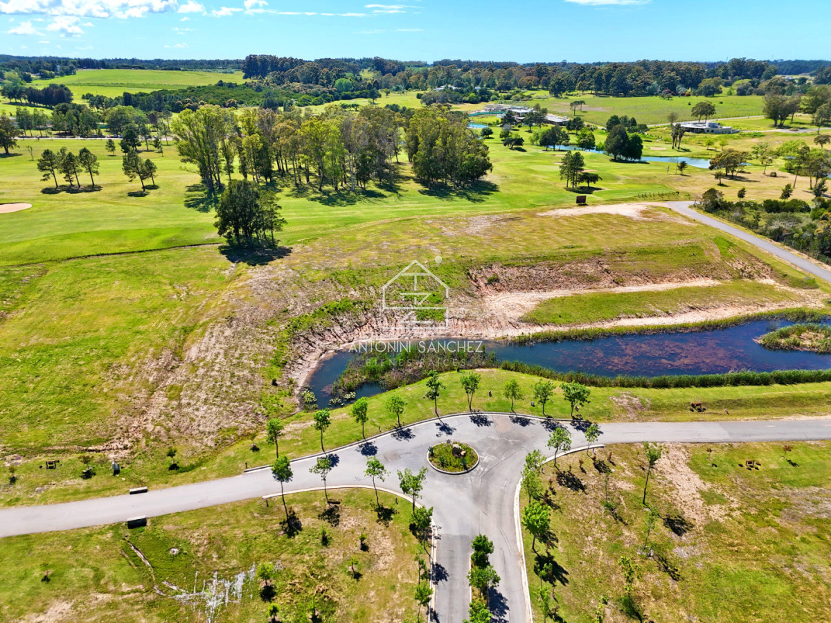 Terreno ID.2298 - Pueblo Mío Golf, lote frente al campo de golf.