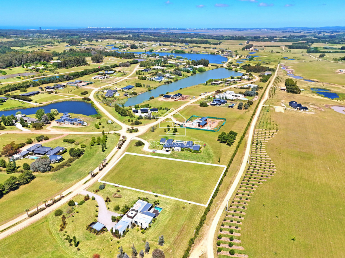 Terreno ID.2297 - Barrio Privado, Pueblo Mio. Lote 2. Orientación NORTE