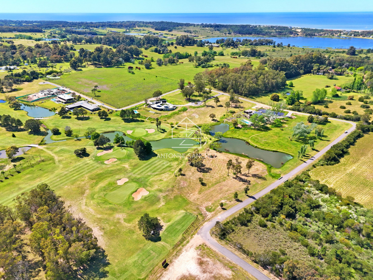 Terreno ID.2298 - Pueblo Mío Golf, lote frente al campo de golf.