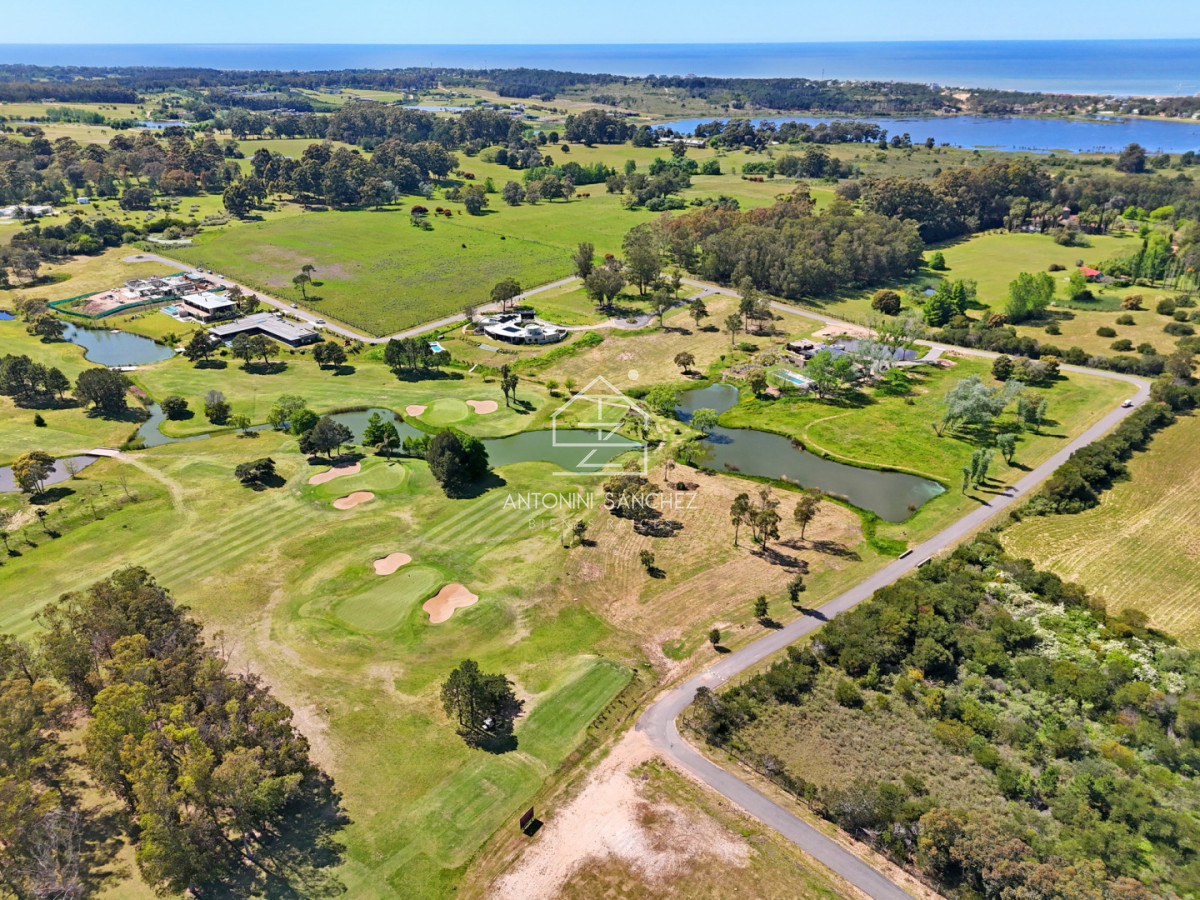 Terreno ID.2298 - Pueblo Mío Golf, lote frente al campo de golf.
