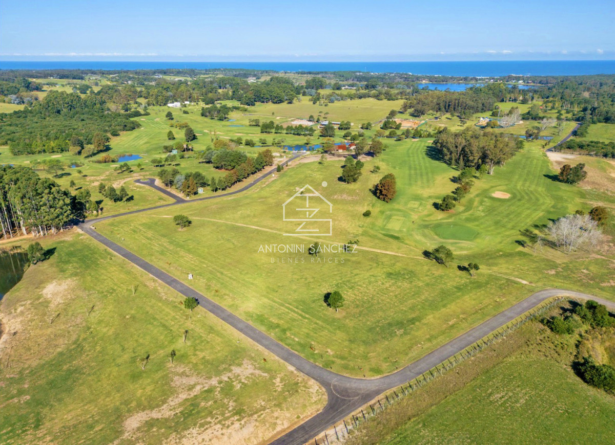 Terreno ID.2298 - Pueblo Mío Golf, lote frente al campo de golf.