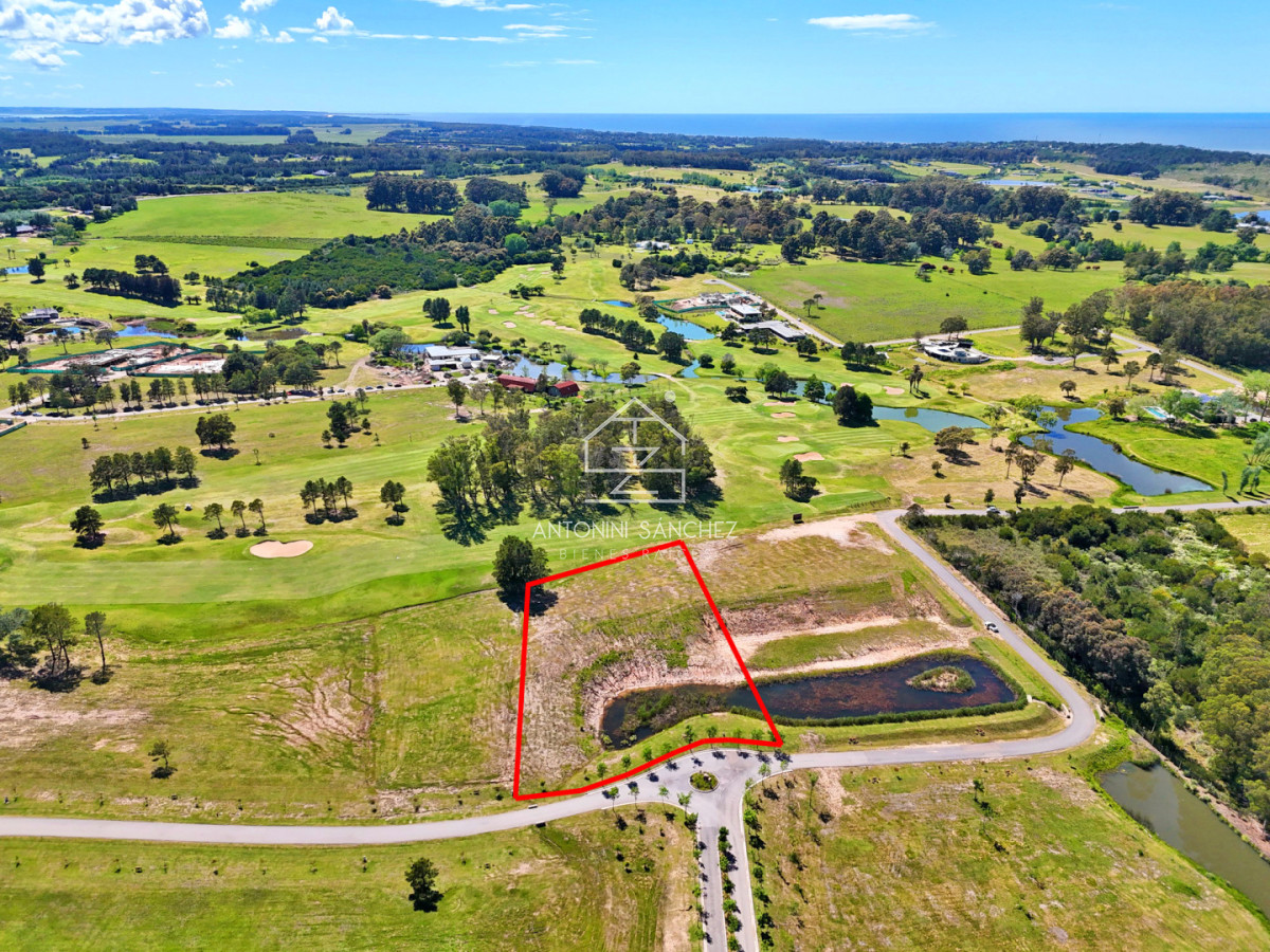 Terreno ID.2298 - Pueblo Mío Golf, lote frente al campo de golf.