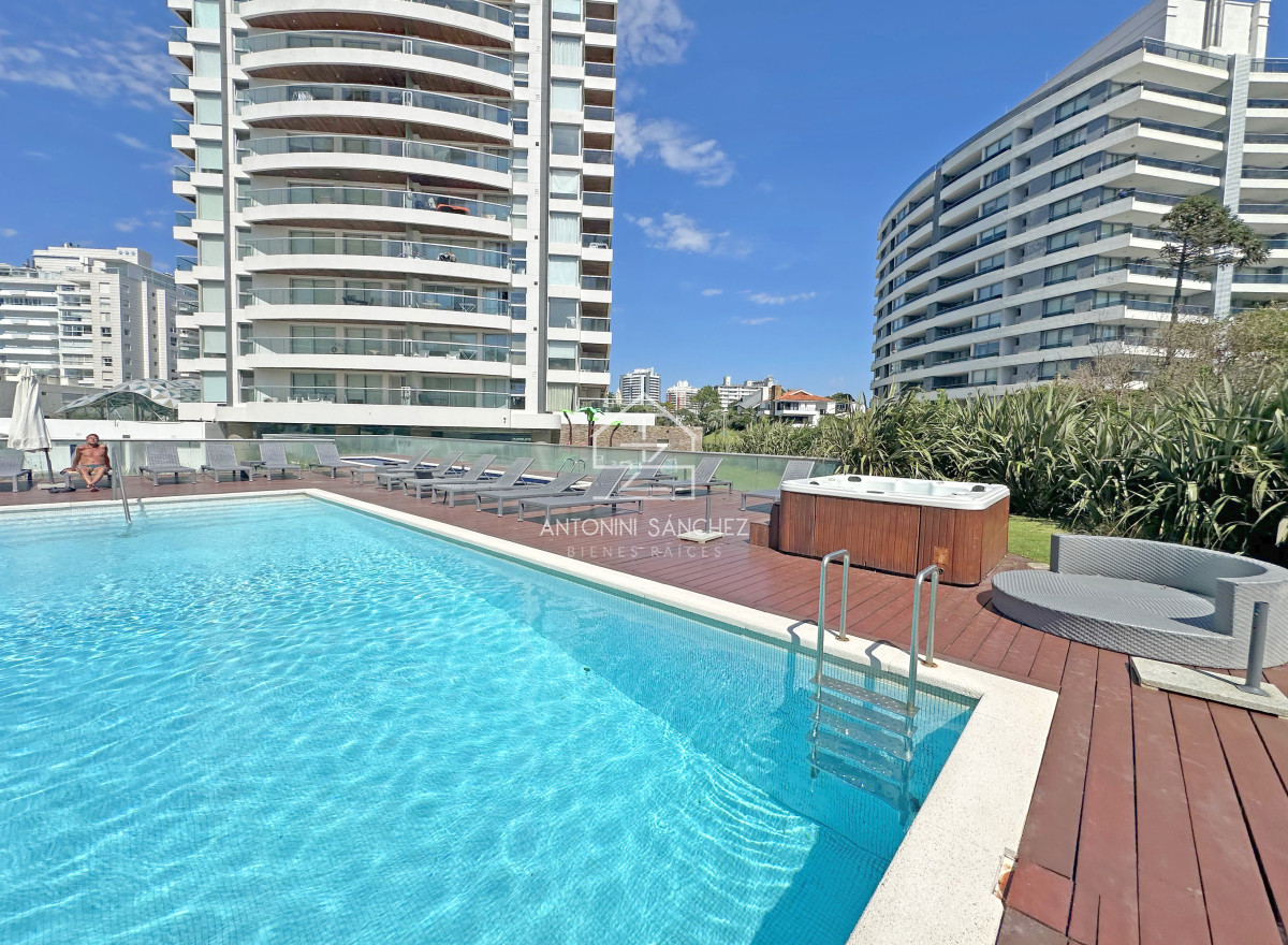Apartamento ID.2362 - Brava, piso alto, 2 dorm, losa radiante. Full amenities.