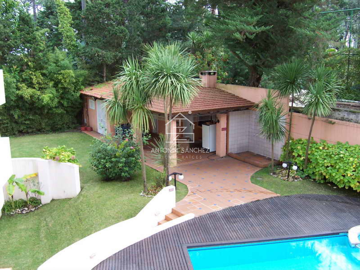 Apartamento ID.2363 - REBAJADO!! Dúplex con barbacoa propia. 3 dorm. Garaje, mucamas. Bajos gastos.