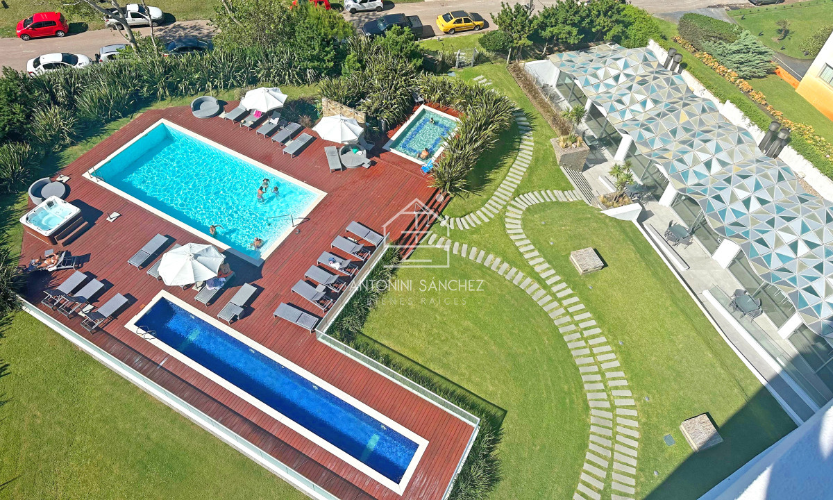 Apartamento ID.2362 - Brava, piso alto, 2 dorm, losa radiante. Full amenities.