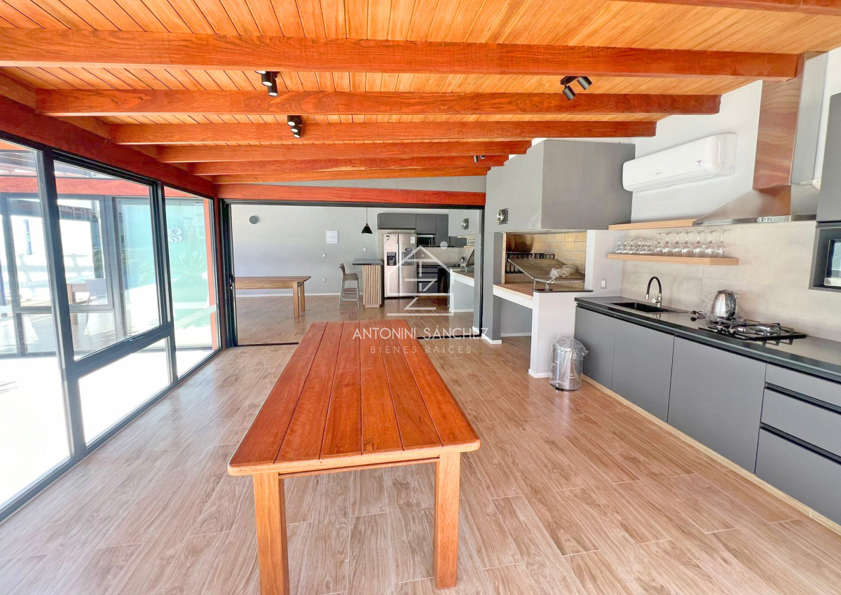 Apartamento ID.2359 - Orden de venta! Piso alto en el puerto con toda la vista. 