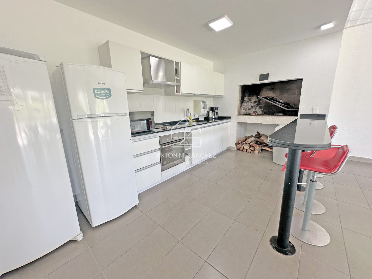 Apartamento ID.2362 - Brava, piso alto, 2 dorm, losa radiante. Full amenities.