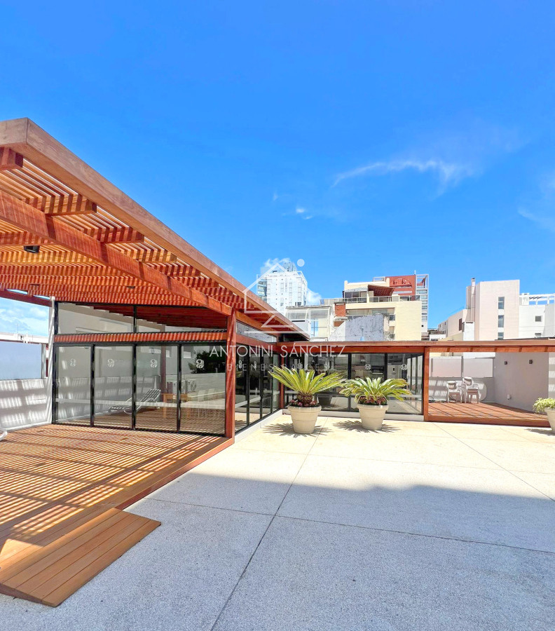 Apartamento ID.2359 - Orden de venta! Piso alto en el puerto con toda la vista. 