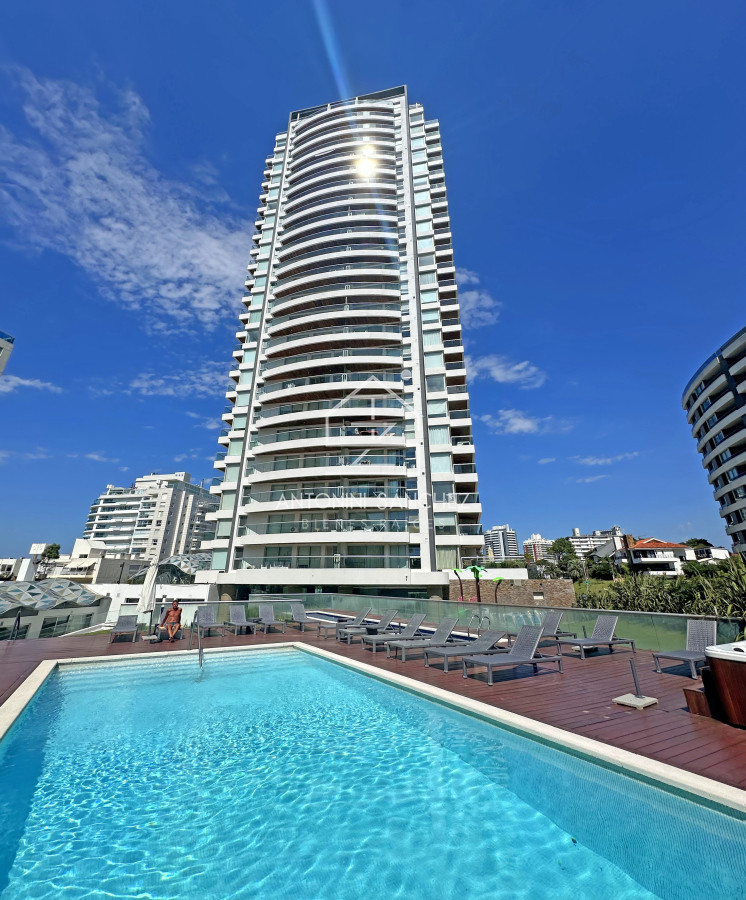 Apartamento ID.2362 - Brava, piso alto, 2 dorm, losa radiante. Full amenities.
