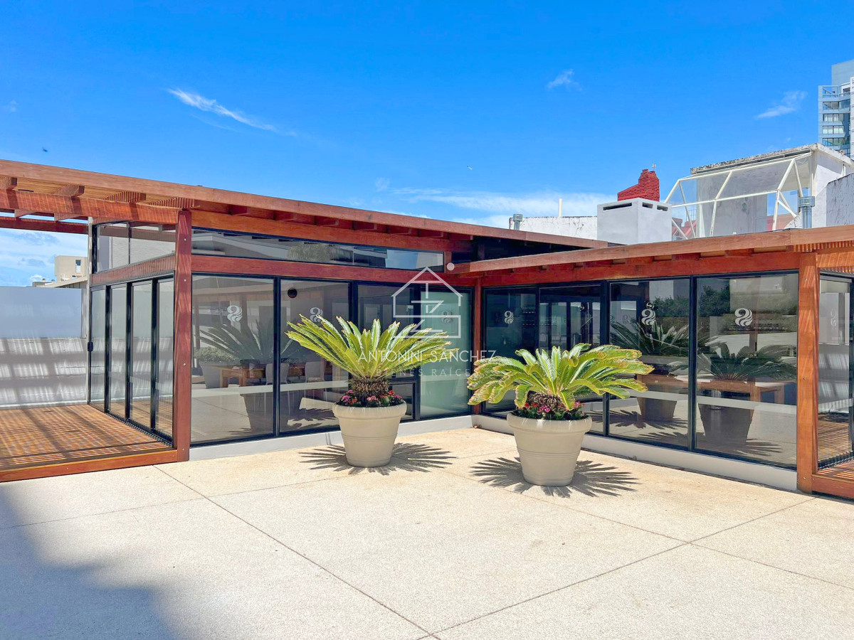 Apartamento ID.2359 - Orden de venta! Piso alto en el puerto con toda la vista. 