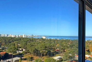 Reciclado, 3 dorm. Piso alto con vista al mar.