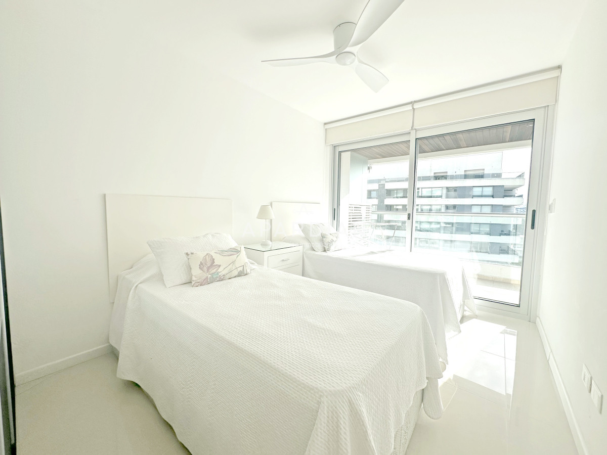 Apartamento ID.21097653 - Icon Brava, 2 dorm, 2 baños, losa radiante, garaje, baulera.