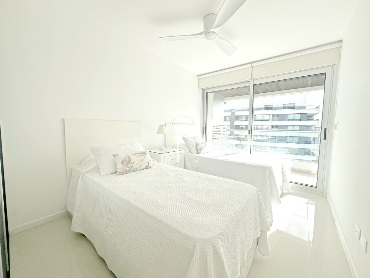 Apartamento ID.226 - Icon Brava, 2 dorm, 2 baños, losa radiante, garaje, baulera.
