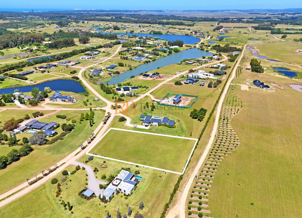 Terreno ID.102 - Barrio Privado, Pueblo Mio. Lote 2. Orientación NORTE