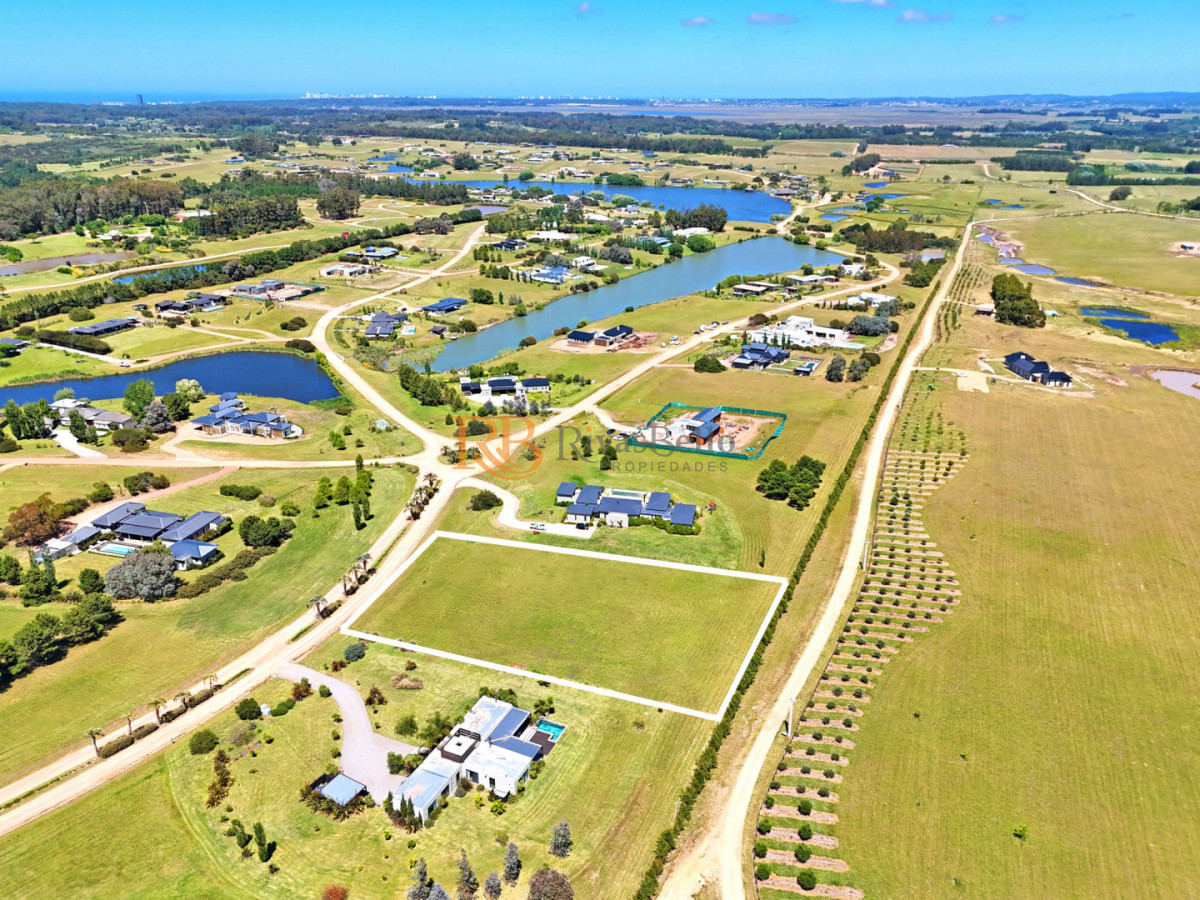 Terreno ID.102 - Barrio Privado, Pueblo Mio. Lote 2. Orientación NORTE