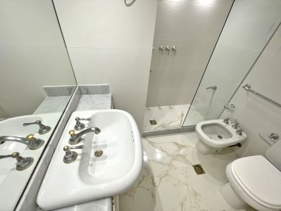 Reciclado, precio oportunidad, primera fila en playa mansa. - NYP2068A