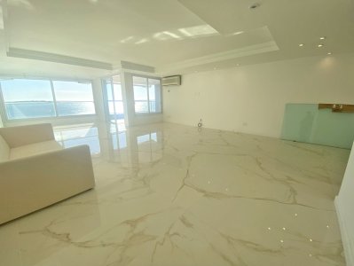 Reciclado, precio oportunidad, primera fila en playa mansa. - NYP2068A