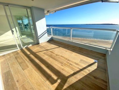 Reciclado, precio oportunidad, primera fila en playa mansa. - NYP2068A