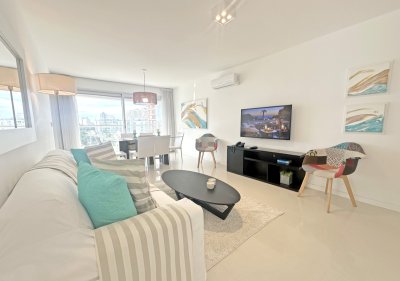 Vende apartamento de 2 dormitorios con losa radiante, garaje, baulera.