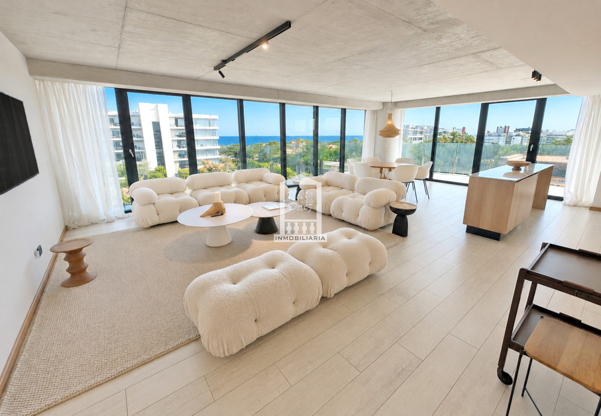 SURFSIDE esquinero, finamente decorado, 2 garajes - NYP28426A