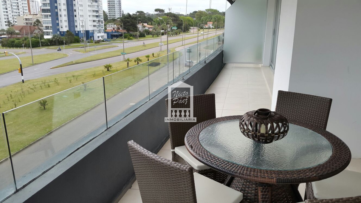 Playa Mansa, 3 dorm, losa radiante, todos los servicios.  - NYP20211A